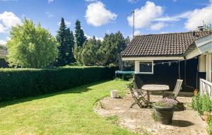 Cozy Home In Dronningmølle With Wifi