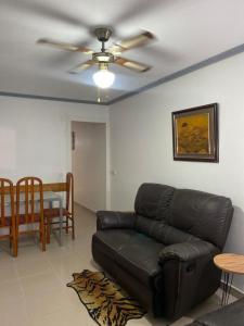 Apat sombrero A Cunit Beach