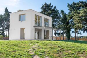 The CUBE - Modern Villa in Salento