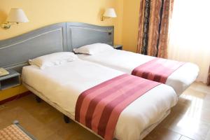 Hotels Logis Le Saint Nicolas : photos des chambres