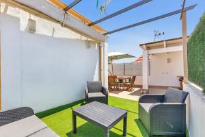 Sun terrace, barbecue and pool