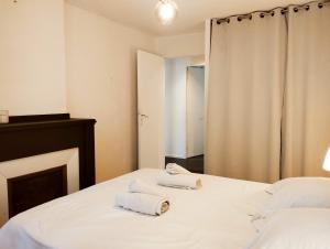Maisons de vacances Very Chic Townhouse with Pool and Garage : photos des chambres