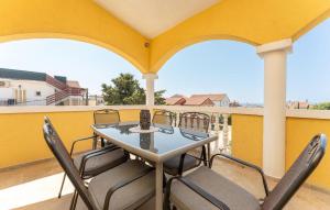 Stunning Apartment In Pakostane 