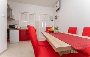 Stunning Apartment In Pakostane 