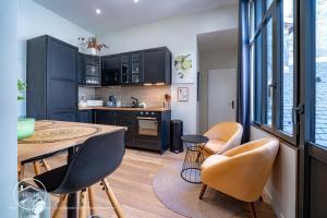 Chic l Ascenseur l Terrasse centre ville - 3hvězdičkové hotely ve městě Chambéry