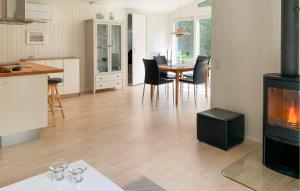 Beautiful Home In Ebeltoft With Wifi