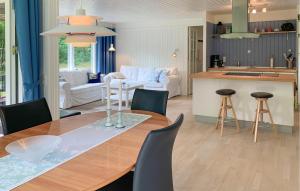 Beautiful Home In Ebeltoft With Wifi