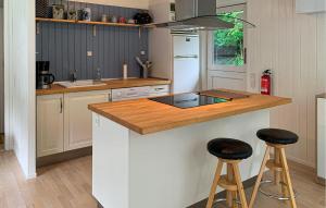 Beautiful Home In Ebeltoft With Wifi