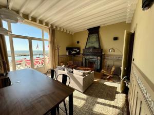 La Digue, Face mer, accès direct à la digue Wimereux