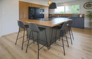 Maisons de vacances Nice Home In Saint-Pabu : photos des chambres