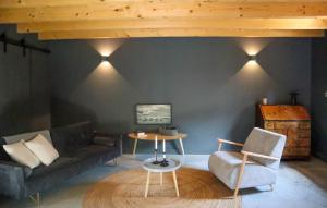 Beautiful Home In Veenhuizen With Wifi