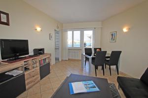 Casa Varesi, 5 Stock by HolAp SA