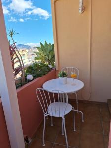 Ático fresco y luminoso con aparcamiento privado