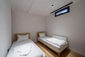 Niabi Villa with pool