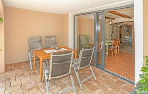 1 Bedroom Gorgeous Apartment In Secovlje 