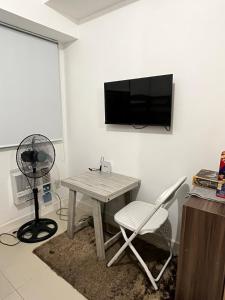 Staycation Condo - WiFi - Gym and Pool - 3 beds