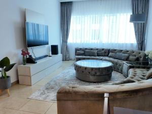 Spacious 1 Bedroom Plus Hall in Mag218