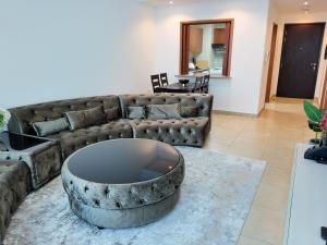 Spacious 1 Bedroom Plus Hall in Mag218