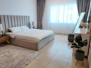 Spacious 1 Bedroom Plus Hall in Mag218