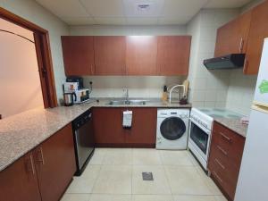Spacious 1 Bedroom Plus Hall in Mag218