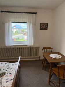 Gemütliches Vierbettzimmer mit Bad und Küche