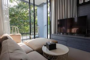 C122 Rooftop Infinity Pool Gym, Walk to Beach