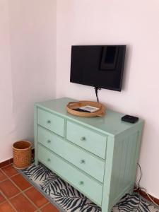 Appartement à Anthéor avec vaste piscine, vue mer et montagne