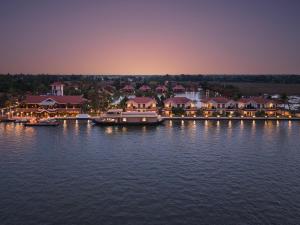 Sterling Lake Palace Alleppey