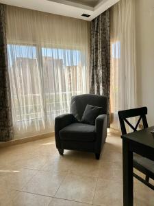 Spacious 3-Bd Hotel Apt in Sheikh Zayed