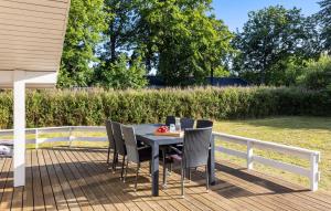 Stunning Home In Humble With Wifi