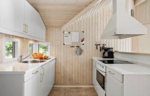 Stunning Home In Humble With Wifi