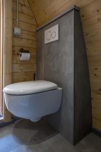 Luxe woodlodge in bosrijke omgeving incl eigen douche en keuken