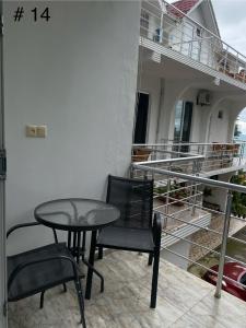 Rezos House