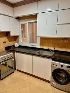 Spacious 3-Bd Hotel Apt in Sheikh Zayed