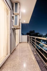 Lime Tree 1BHK Service Apartment Near Artemis Hospital Sector 52 Gurgaon