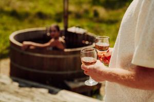 Nowoczesne Domki na Łące & Domki na Drzewie - Kołobrzeg - Sauna & Balia - PolanaGlamp