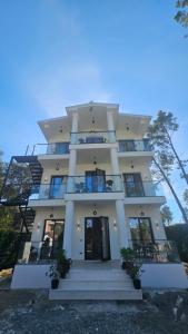 White Pine Villa With Pool