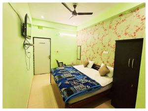 Kashi Vishwanath Temple 2 Km From The Royal Inn New