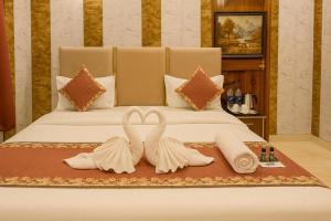 Goroomgo Hotel Ramayana ! Grand Palace Near Ramjanam bhumi - Shri Kale Ram Temple 800m - Onsite Parking & Free Wifi Facilities - Best Hotel In Ayodhya