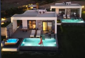 Aphrodite Luxury Suites with Private Heated Pools & Jacuzzis