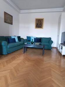 Moretti flat Canal View