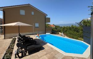 2 Bedroom Stunning Home In Risika