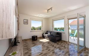 Cozy Home In Polaca With Wifi