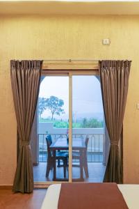 Breeze Resort Panhala , Swimming Pool, Just 5 Minutes From Panhala!