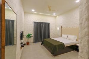 Breeze Resort Panhala , Swimming Pool, Just 5 Minutes From Panhala!