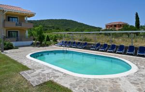 Eight-Bedroom Holiday Home In Pasman