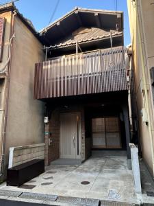 3LDK Entire house for rent 3 bedrooms, 2 toilets, and parking lot! Close to the station, Osaka Castle, and USJ!