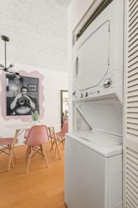 The Johnny and Dolly Historic Hideaway, Music Row Unit 2