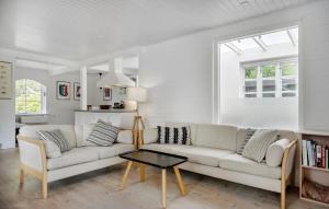 3 Bedroom Cozy Home In Højby