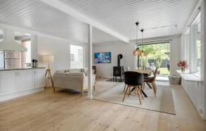 3 Bedroom Cozy Home In Højby